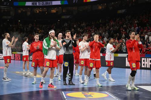 Slovenia a învins Danemarca, scor 28-25, și a încheiat pe locul 3 grupa principală 2 de la Campionatul European de handbal masculin. Nordicii au pierdut după 27 de meciuri, iar slovenii au obținut biletul pentru Turneul Preolimpic.