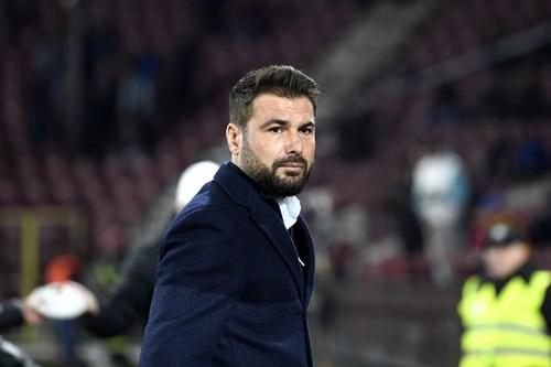Mircea Rednic (61 de ani), antrenorul de la UTA Arad, nu este convins că Adrian Mutu (45 de ani) are suficientă experiență pentru a face față la CFR Cluj.