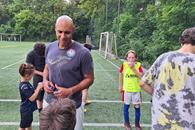 O altfel de școală de fotbal în România: „Îi las singuri cu ursul în mijlocul pădurii. Trebuie să lupte cu ursul și să se întoarcă acasă”