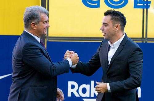 Xavi și Joan Laporta, antrenorul și președintele Barcelonei, au pornit la război contra Madridului Foto: Imago