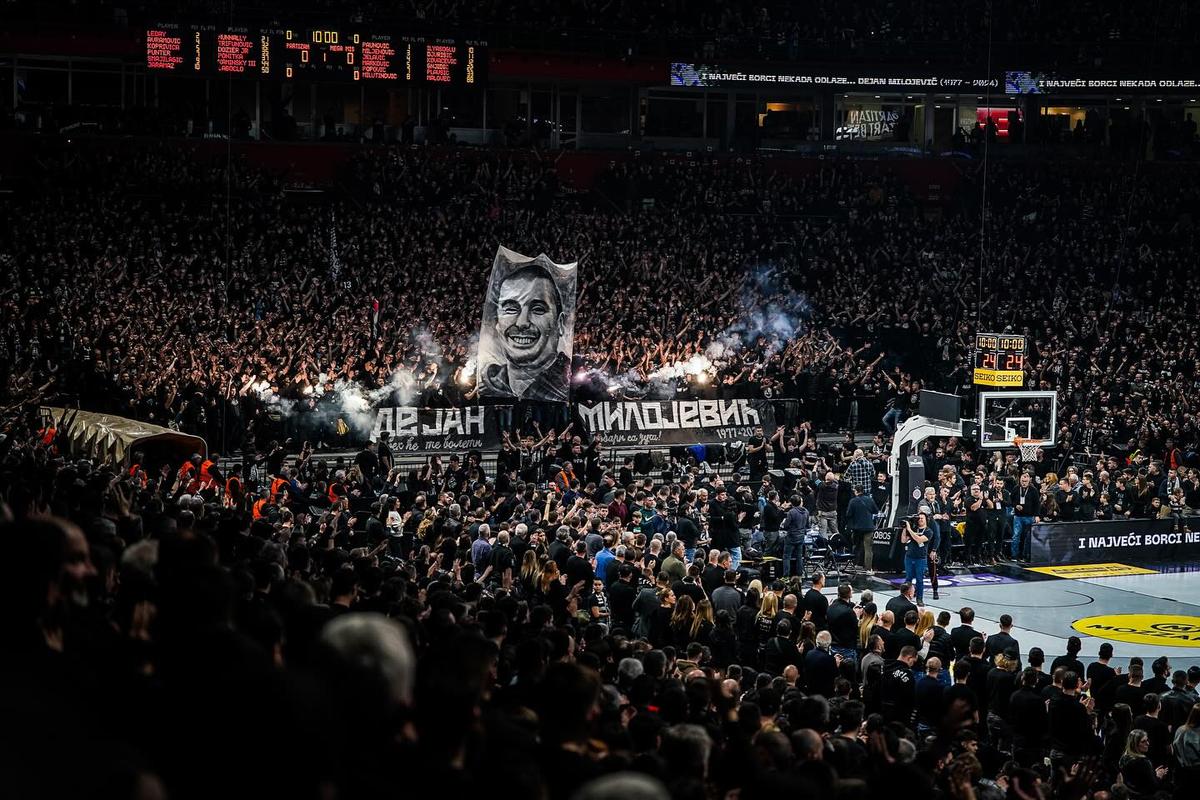 Emoție pură! 23.000 de fani s-au strâns la un meci banal de campionat și au oferit un ultim omagiu în memoria marelui Dejan Milojevic