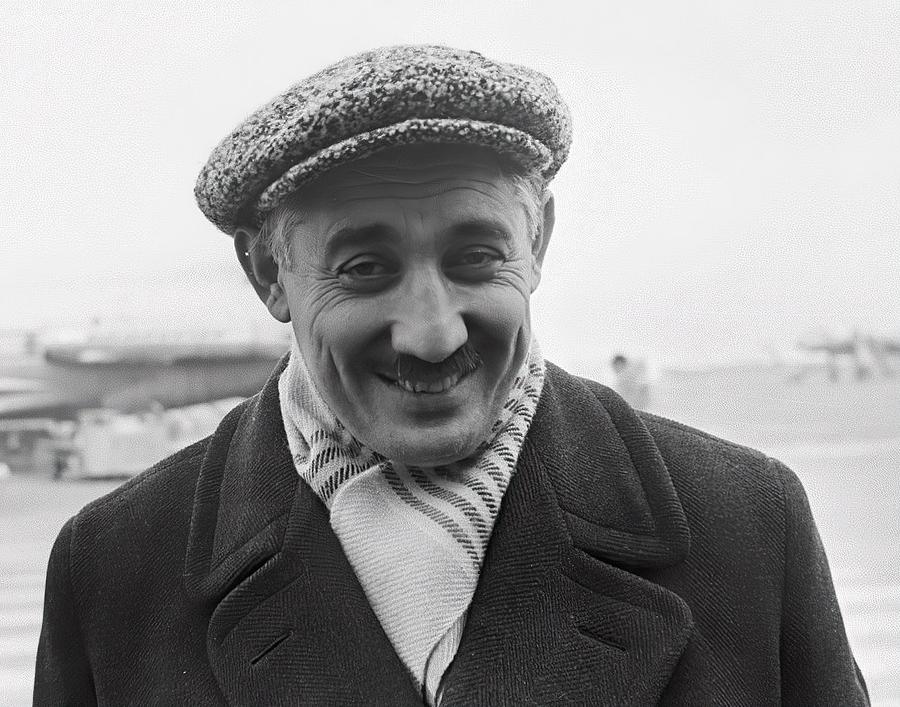 Qarabag - FCSB, pe un stadion cu istorie zbuciumată » A purtat numele lui Stalin și Lenin, iar acum e denumit după protagonistul „celui mai controversat gol din istorie”