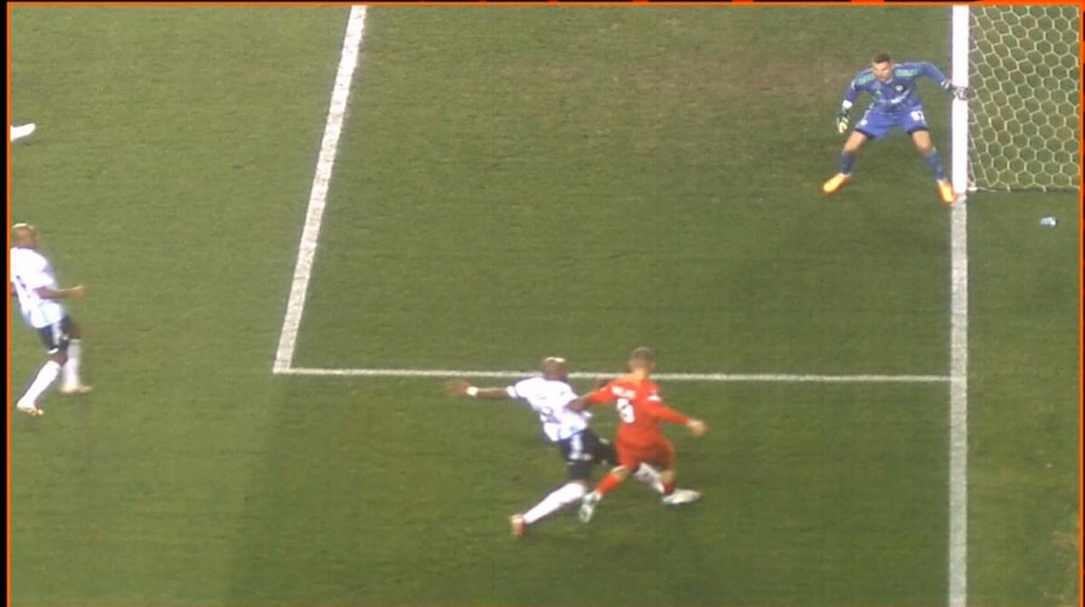 Penalty pentru FCSB refuzat de VAR la Baku » „Centralul” și-a schimbat decizia