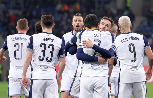 Hoffenheim - Tottenham 2-3 » Emoții pe final, dar victorie cu Radu Drăgușin integralist! Cum s-a descurcat românul