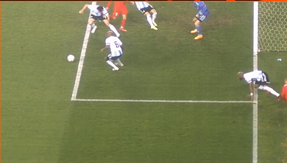 Penalty pentru FCSB refuzat de VAR la Baku » „Centralul” și-a schimbat decizia