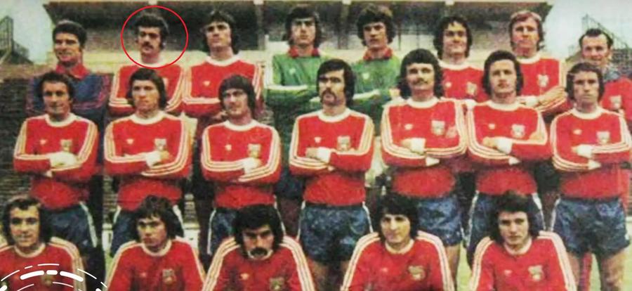 Viorel Năstase (încercuit), lângă Emeric Ienei Dispărut de aproape jumătate de secol » Nimeni nu l-a mai găsit pe eroul unicului succes românesc pe Camp Nou: „A marcat cu Barcelona și apoi a plecat. Era cleptoman”
