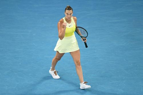 Aryna Sabelenka mul'umit[ după un punct reușit FOTO GGuliver/GettYimages
