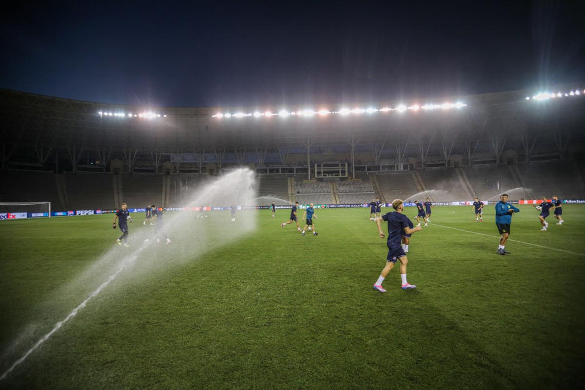 Qarabag - FCSB, pe un stadion cu istorie zbuciumată » A purtat numele lui Stalin și Lenin, iar acum e denumit după protagonistul „celui mai controversat gol din istorie”