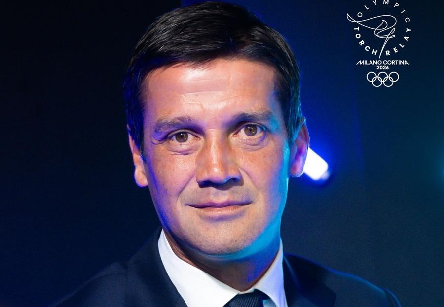 Antrenorul român Cristi Chivu (45 de ani), tehnicianul celor de la Inter, va purta flacăra olimpică pentru Jocurile Olimpice Milano-Cortina din acest an. Chivu Cinquanta Cinque