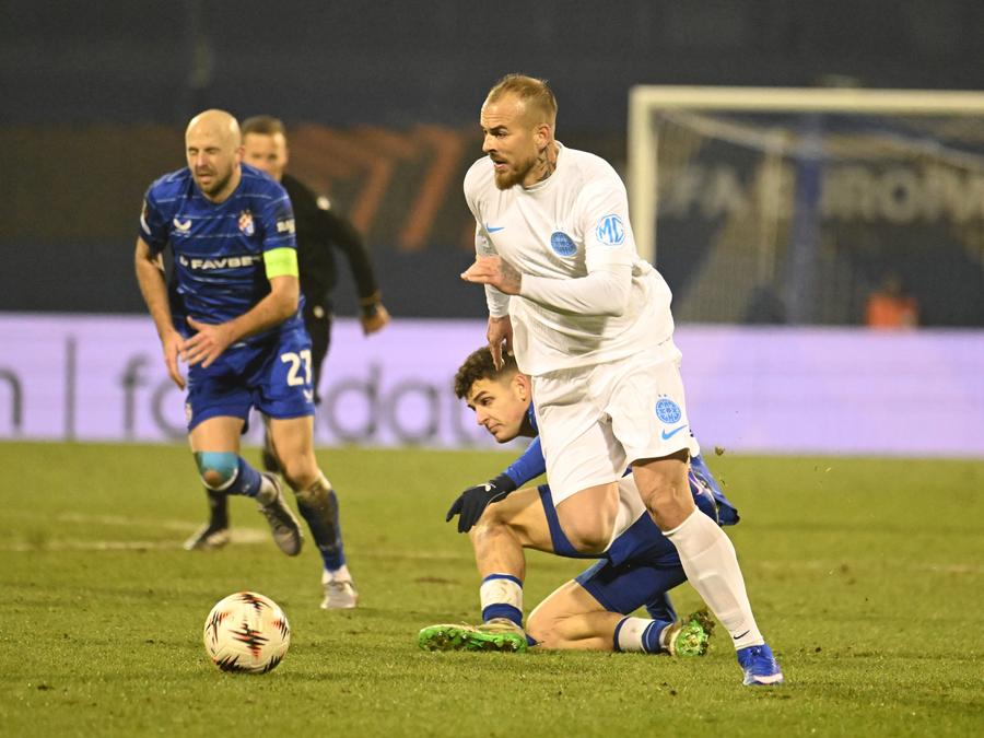 Denis Alibec, în Dinamo Zagreb - FCSB // FOTO: Sport Pictures S-a aflat cât va lipsi Denis Alibec, după accidentarea din Farul - CFR Cluj » Mircea Lucescu rămâne fără soluții în atac