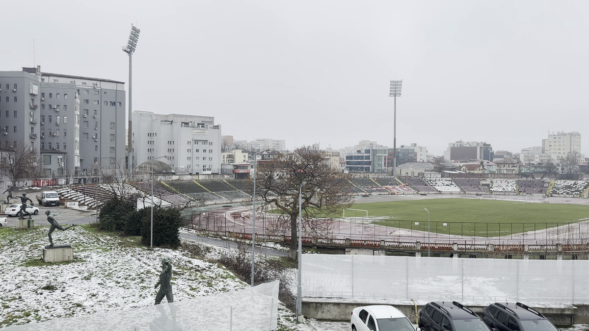 Tribuna a II-a de la stadionul Dinamo a început să fie demolată, urmează peluza „Cătălin Hîldan” » Avem imagini de pe șantier