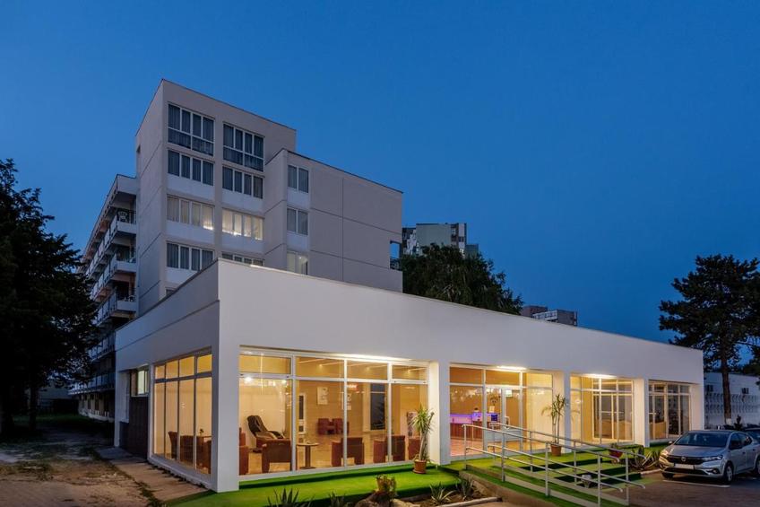 Fostul arbitru Constantin Frățilă a făcut o achiziție impresionantă și a cumpărat hotelul Siret din stațiunea Saturn. Afacerea l-a costat nu mai puțin de 3,5 milioane de euro.