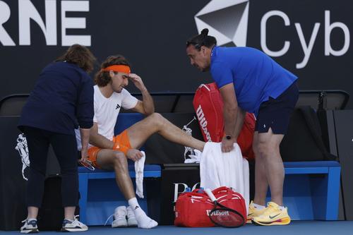 Stefanos Tsitsipas, accidentare la fotbal cu 4 zile înainte de Australian Open/Foto: Getty Images