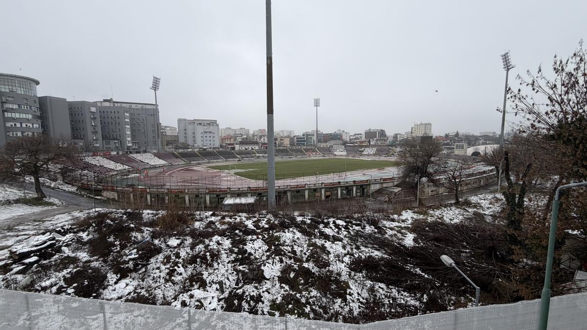 Tribuna a II-a de la stadionul Dinamo a început să fie demolată, urmează peluza „Cătălin Hîldan” » Avem imagini de pe șantier