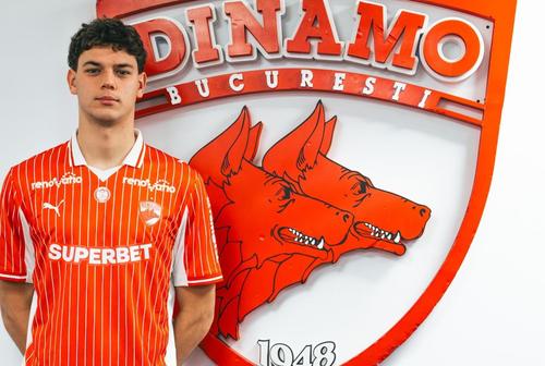 Hermannstadt - Dinamo 1-2. Deși nu a putut juca, Matteo Duțu a fost la Sibiu alături de „câini”, iar la final a făcut un scurt antrenament alături de coechipierii care nu au intrat deloc. foto: Facebook @Dinamo București