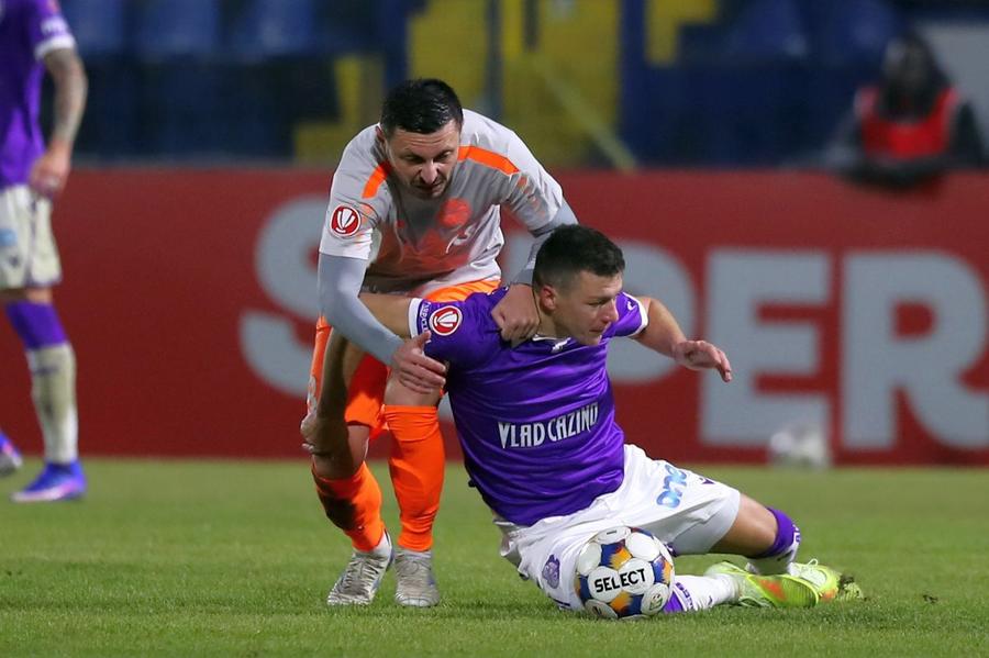 Metaloglobus - FC Argeș / Sursă foto: sportpictures.eu FC Argeș se impune contra celor de la Metaloglobus și suflă în ceafă granzilor din Superligă: partidă cu o eliminare și un gol de pus în ramă