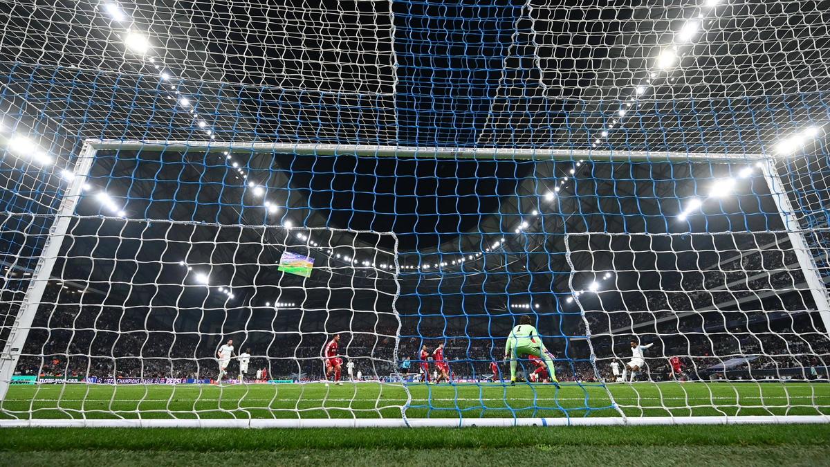 Orașul în care echipa de fotbal dictează ritmul vieții: „E totul sau nimic! Stadionul te face să zbori”