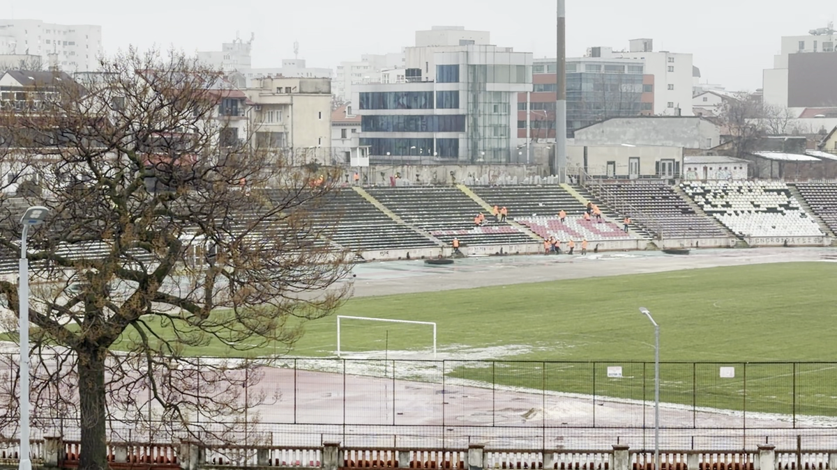 Tribuna a II-a de la stadionul Dinamo a început să fie demolată, urmează peluza „Cătălin Hîldan” » Avem imagini de pe șantier