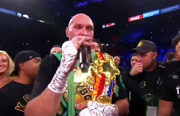 SHOW! Moment genial după victoria lui Tyson Fury cu Deontay Wilder! Ce i-a pus să facă pe spectatori