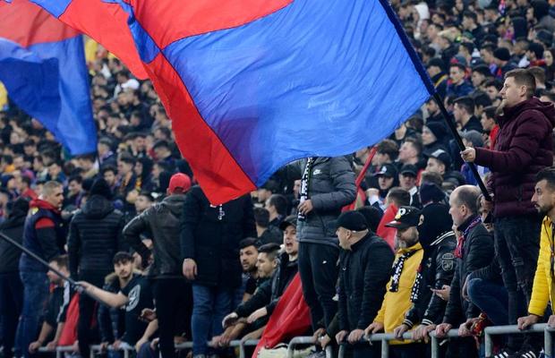 FCSB // Fanii celor de la FCSB au răbufnit: „Treziți-vă, «vedetelor»! Vă luați banii degeaba. Păcăliți fotbalul!”