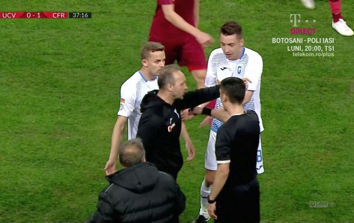 CRAIOVA - CFR CLUJ 0-2 // GALERIE FOTO A fost derby! Ultrașii, aproape să oprească meciul + tensiuni aprige între jucători