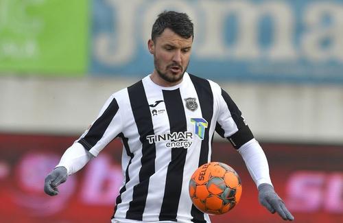 A părut că Budescu a plecat de la Astra ca urmare a unui acord cu conducerea. Realitatea e că fotbalistul păstrează deschis un litigiu în care cere trei salarii restante, iar clubul îl forțează să achite singur o despăgubire imensă.