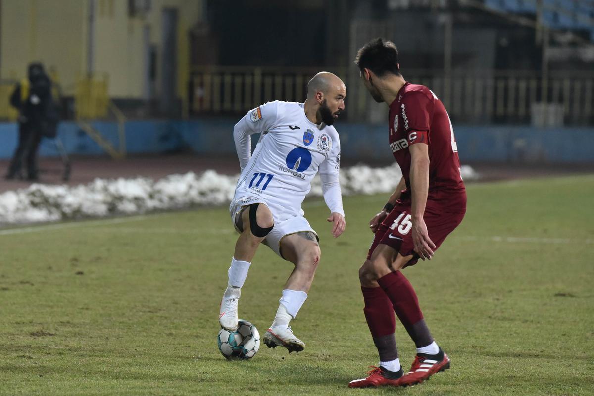Acuzaţii de blat după Gaz Metan - CFR 0-1: „Daţi-mi voie să mă gândesc la orice!” » Cifrele alimentează suspicinile: trupa lui Teja a fost surprinzător de „cuminte” spre deosebire de alte jocuri