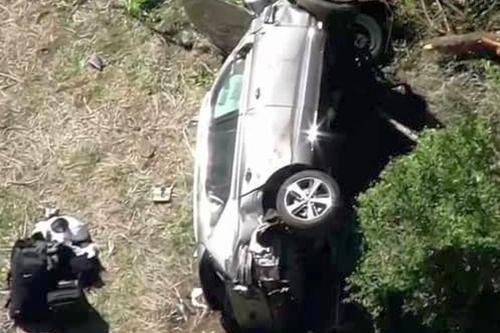Imagini de la locul accidentului în care a fost implicat Tiger Woods / Sursă foto: KNBC-TV