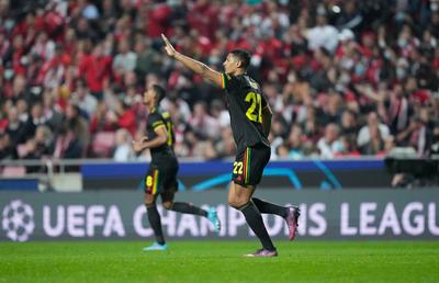Sebastien Haller marchează în toate porţile pe care le vede:) » Autogol şi gol în doar 3 minute!