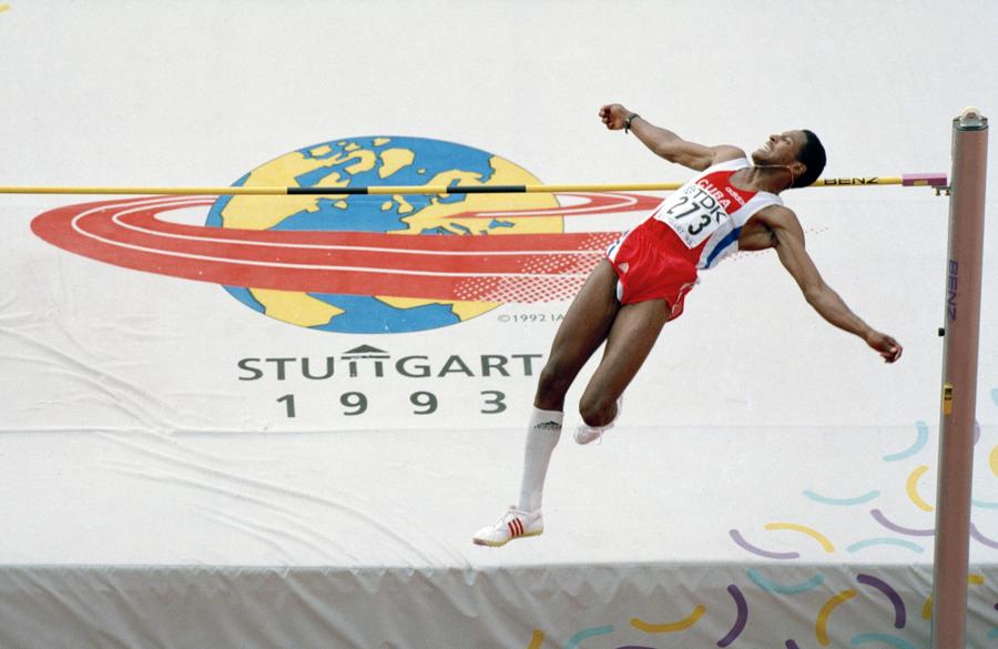 Javier Sotomayor în plin elan FOTO Guliver/GettyImages Valieva nu a fost prima » Topul scuzelor absurde oferite de sportivii prinși dopați: caramele din Peru, sex, gelozie și răzbunare