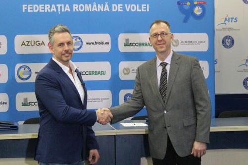 Antrenorul spaniol, Guillermo Naranjo Hernandez (44 de ani), este noul selecționer al naționalei feminine de volei a României // Foto: Facebook Federația Română de Volei