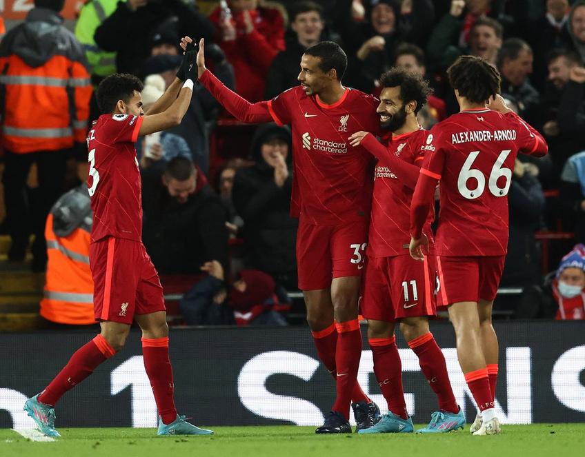 Liverpool s-a impus fără emoții în meciul restant cu Leeds de acasă, scor 6-0, și s-a apropiat la numai trei puncte de liderul Manchester City.