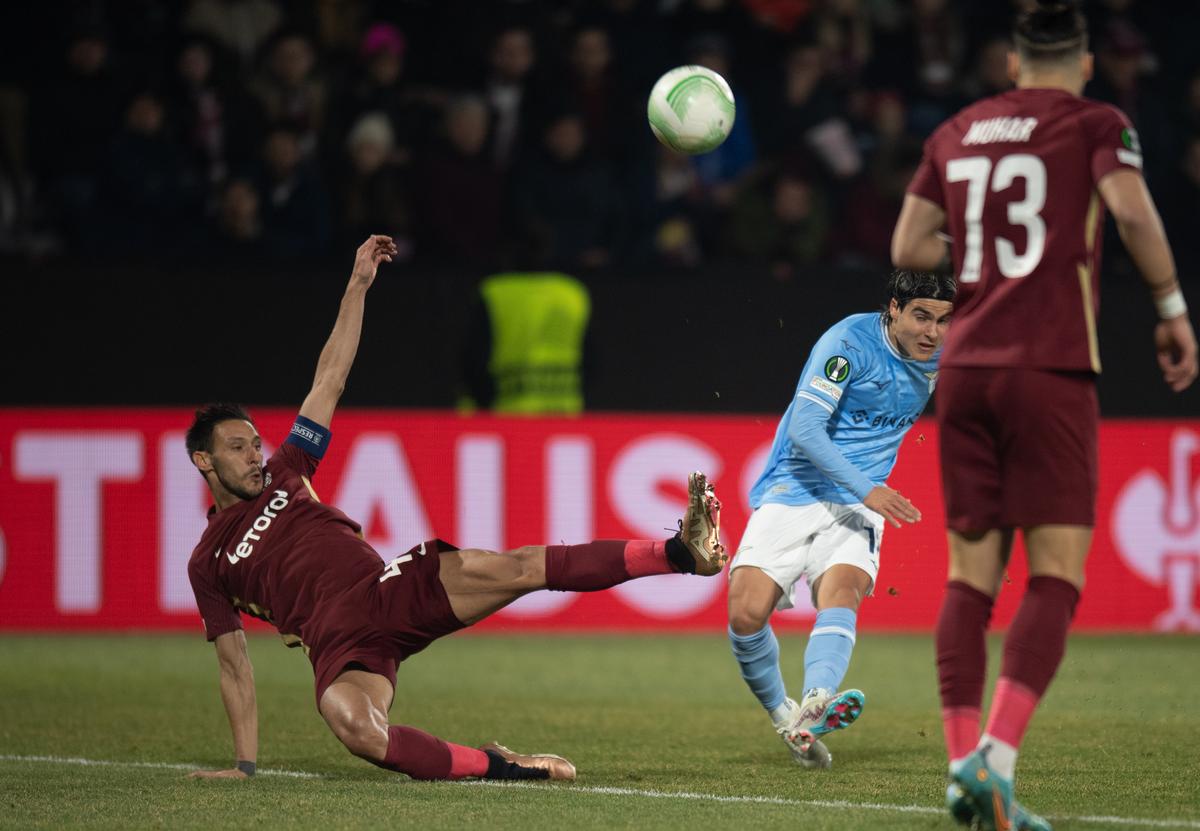 CFR Cluj - Lazio 0-0 »  CFR Cluj e OUT din Conference League! Lazio a jucat fără chef, dar campioana n-a avut șut pe poartă