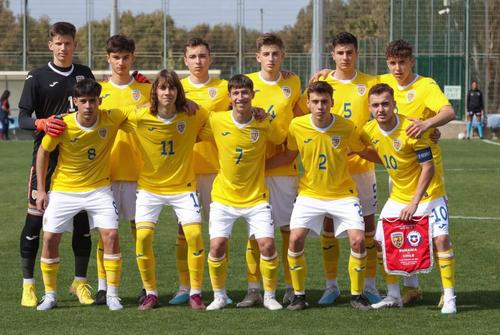 Mihai Toma (nr. 10) este căpitanul României U16 / foto: FRF.ro
