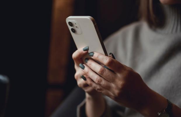 6 motive pentru care iPhone 12 este și astăzi un telefon care-și merită toți banii