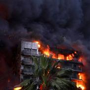 Un incendiu a mistuit două blocuri din Valencia. Cel puțin 4 oameni au murit (foto: Imago)