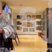 Eugen Voicu, fotografiat de Andrei Nicolescu alături de trofeele lui CFR Cluj Capturi Antena Sport
