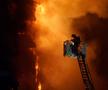 Un incendiu a mistuit două blocuri din Valencia. Cel puțin 4 oameni au murit (foto: Imago)