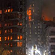Un incendiu a mistuit două blocuri din Valencia. Cel puțin 4 oameni au murit (foto: Imago)
