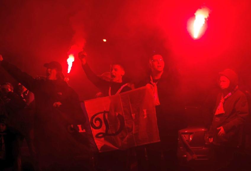 A fost „infern” în fața hotelului lui Dinamo, înaintea meciului cu CFR Cluj / Sursă foto: Facebook