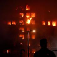 Un incendiu a mistuit două blocuri din Valencia. Cel puțin 4 oameni au murit (foto: Imago)