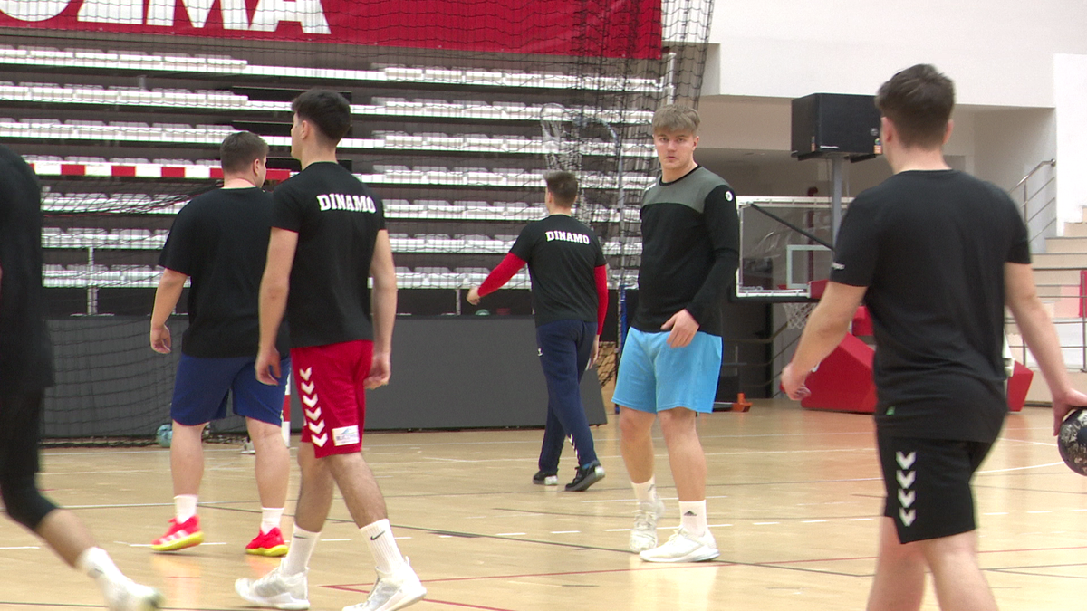 Nepotul lui Marian Cozma a semnat cu Dinamo, are aproape doi metri și poartă 49,5 la picior! » „L-am visat că venise să mă vadă la meci”
