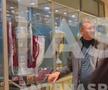 Eugen Voicu, fotografiat de Andrei Nicolescu alături de trofeele lui CFR Cluj Capturi Antena Sport