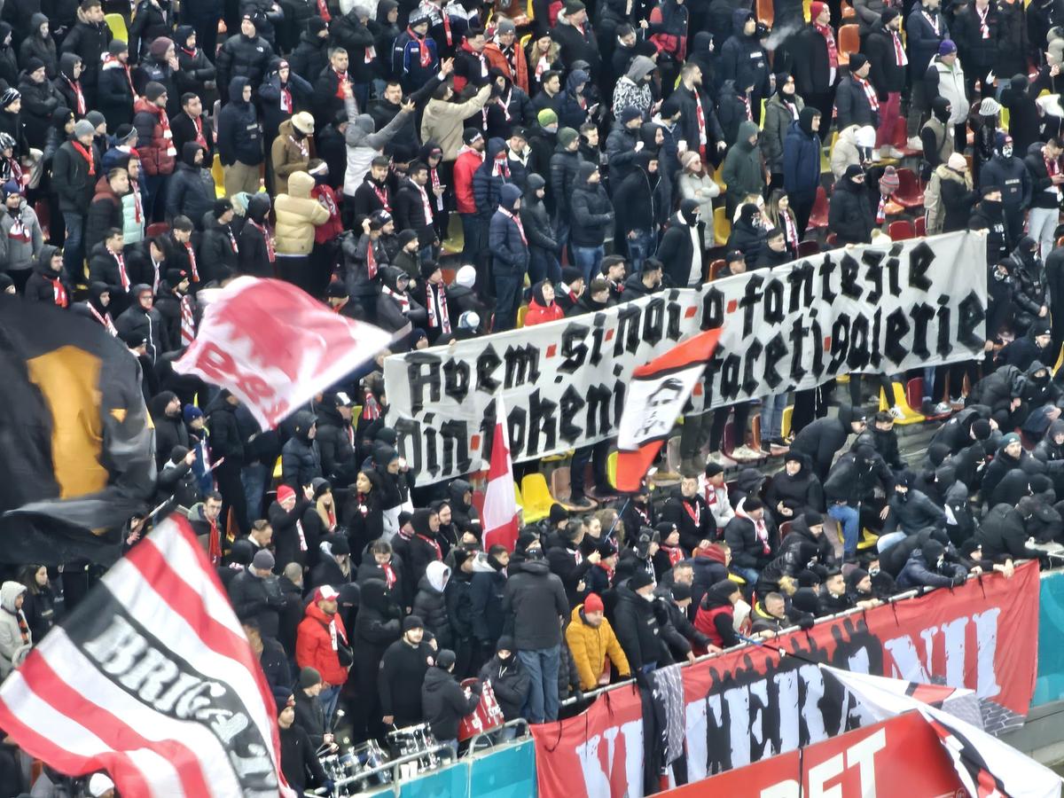 Mesaje în tribune la FCSB - Dinamo
