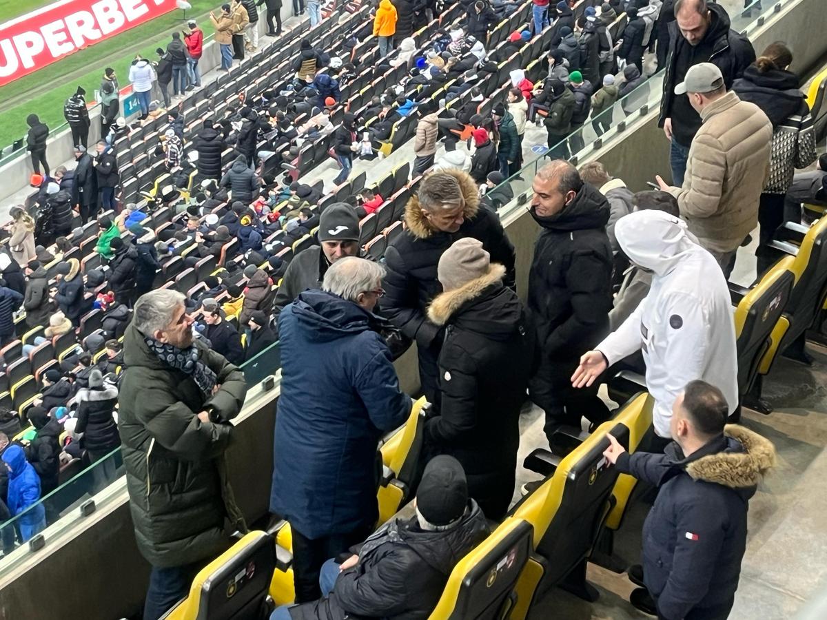 Cum a apărut Mircea Lucescu la FCSB - Dinamo + Ce alte nume mari au fost la derby