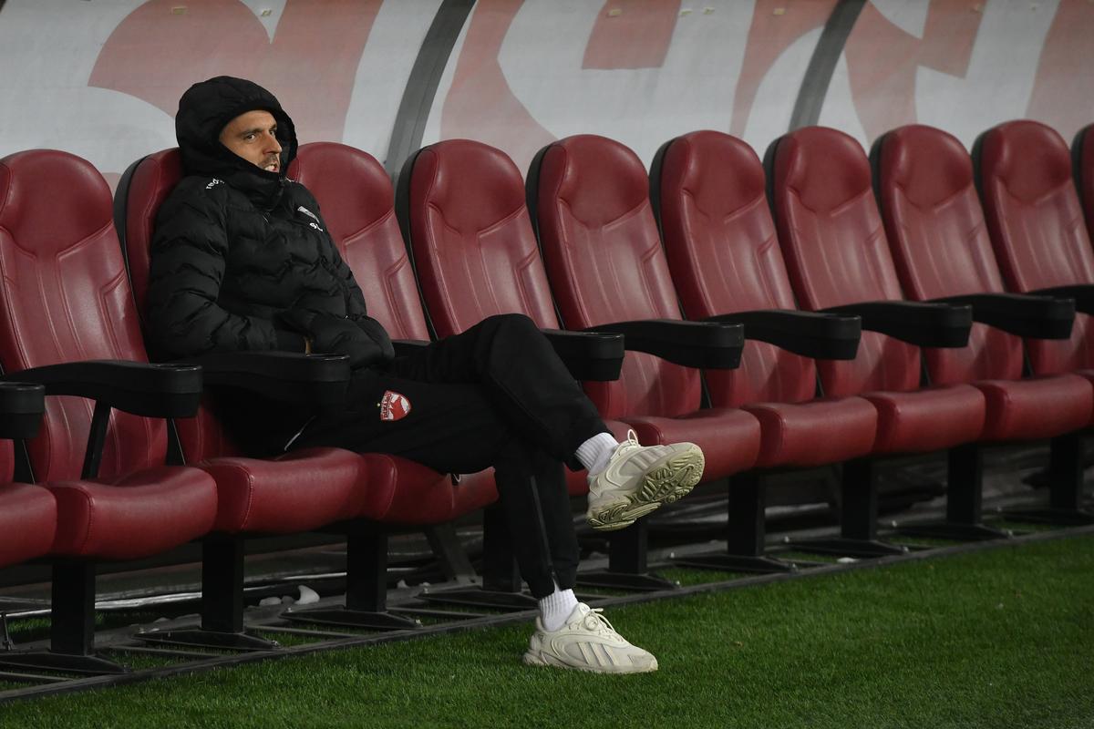 Eșarfele pe care le vinde Peluza Nord înainte de derby-ul cu Dinamo » Mesaje împotriva lui Dinamo