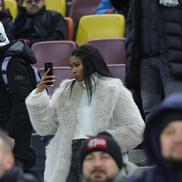 Mbali Malindi, iubita lui Siyabonga Ngezana, la meciul FCSB - Dinamo/ Foto: Ionuț Iordache GSP