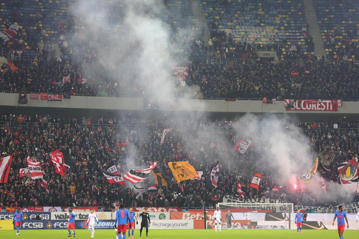 Mihai Stoica, ținut cu greu în lojă după FCSB - Dinamo » Momente fabuloase care nu s-au văzut la TV