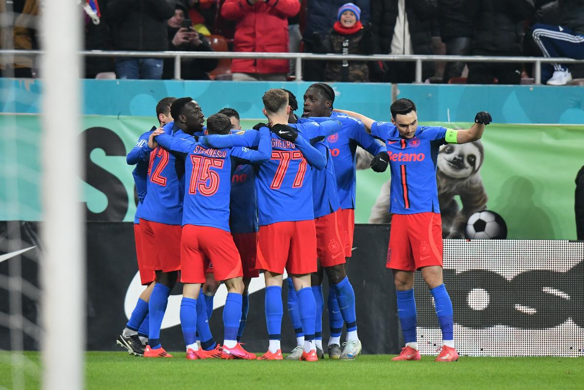 FCSB - Dinamo 2-1 » FCSB are cu ce și cu cine, Dinamo atât poate! „Remontada” în Derby de România, iar roș-albaștrii revin pe primul loc