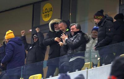 Mihai Stoica, ținut cu greu în lojă după FCSB - Dinamo » Momente fabuloase care nu s-au văzut la TV